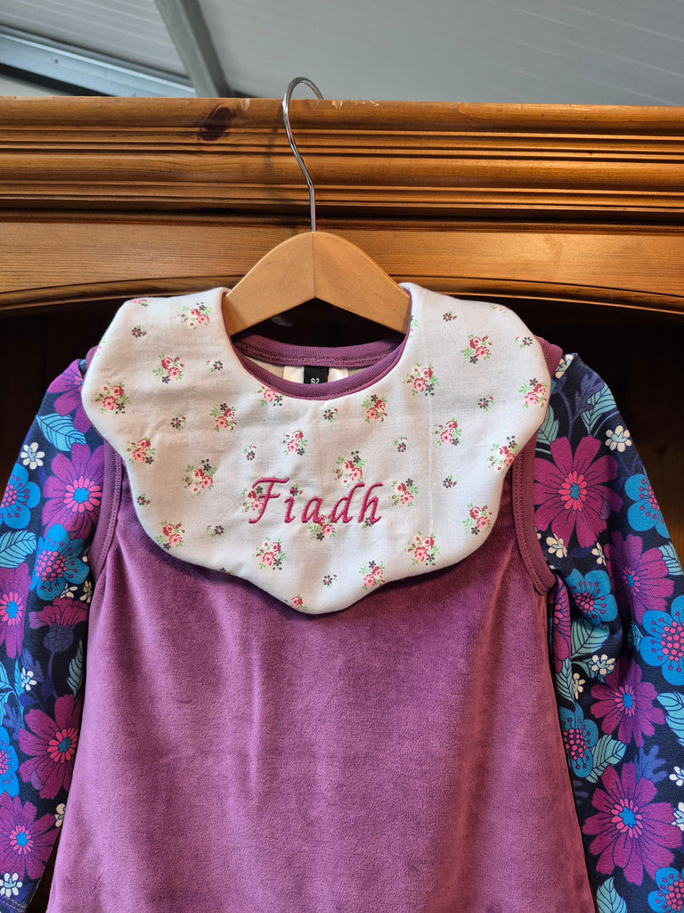 Scalloped  Floral  Bib