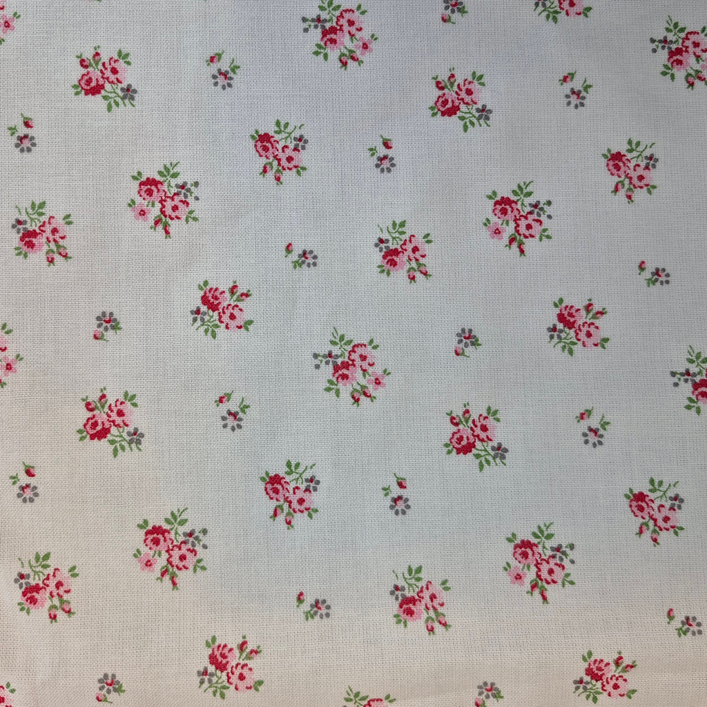 Scalloped  Floral  Bib