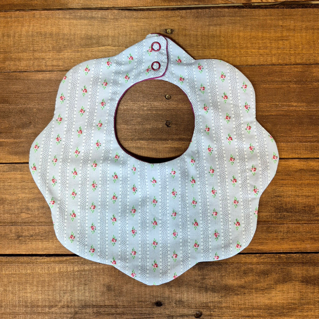 Scalloped  Floral  Bib