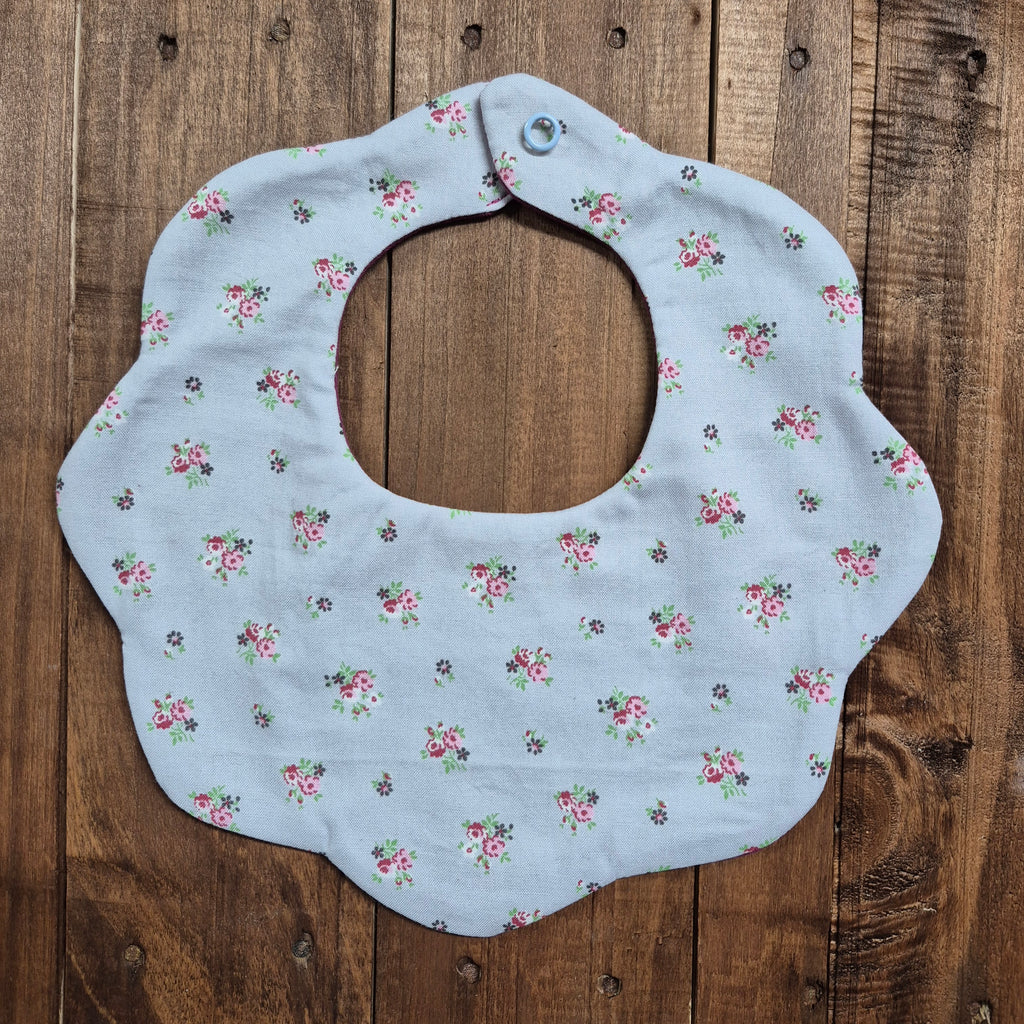 Scalloped  Floral  Bib