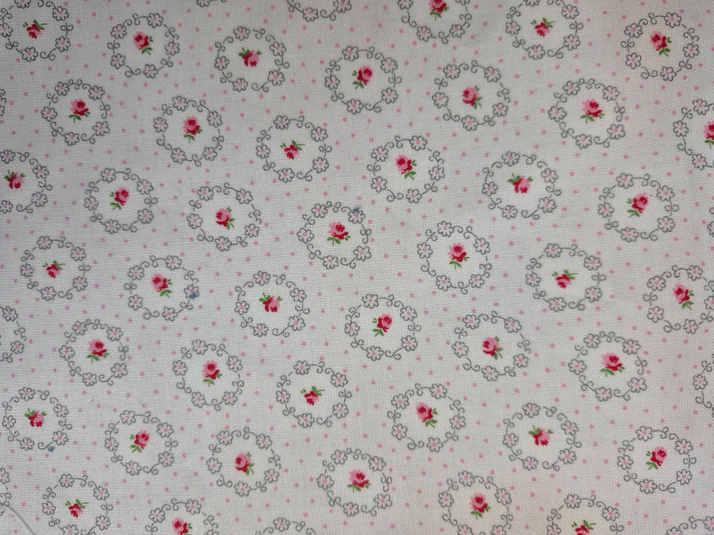 Scalloped  Floral  Bib